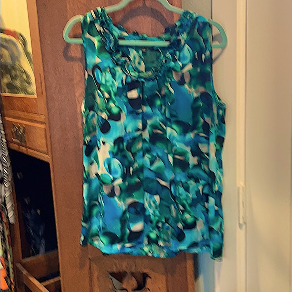 sleeveless top